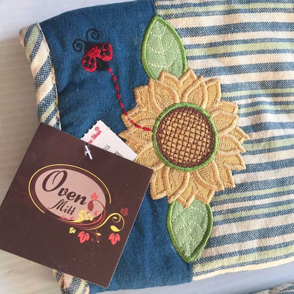 HTF Oven Mitt Set + 2 Towels 🌻 Embroidered Sun Flowers & Bees - Picture 3 of 6